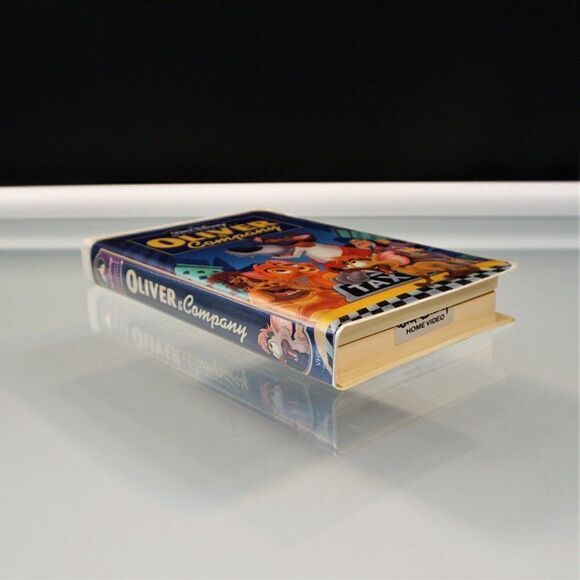 Oliver & Company VHS 1996 Clamshell Disney's Masterpiece Collection - Picture 5 of 6
